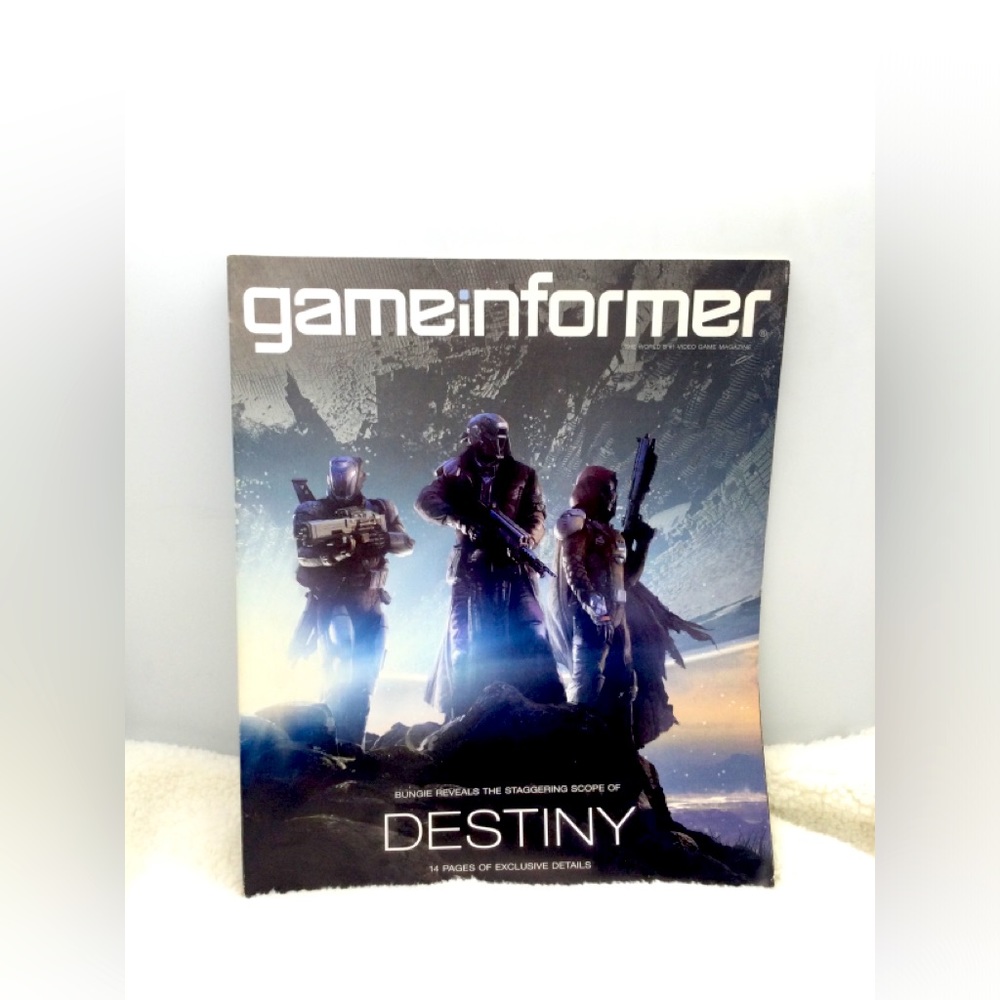 Vintage game informer magazine. Yr 2014 . Destiny edition.